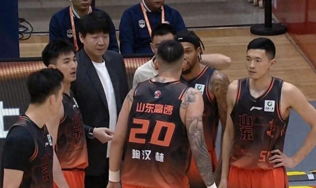 山东高速男篮止步八强,邱彪赛后破防:有些球员对不起“职业”二字